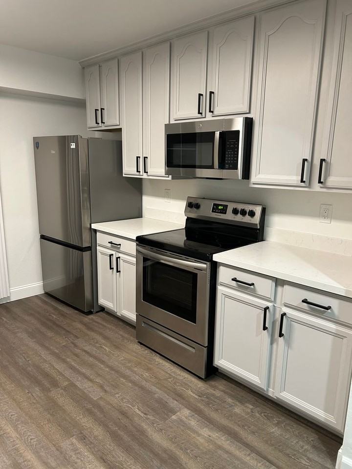 4202 Seven Hills Rd - Photo 5 of 12