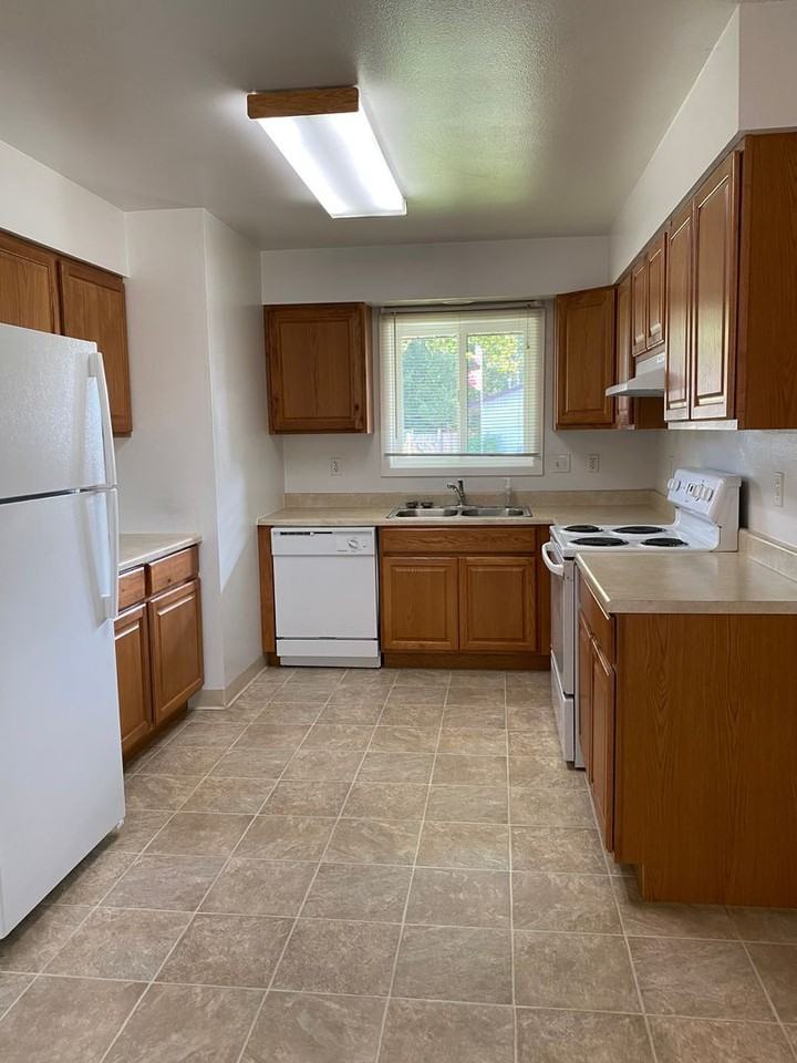 206 Sterling Ct - Photo 2 of 6