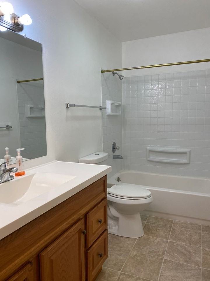 206 Sterling Ct - Photo 4 of 6