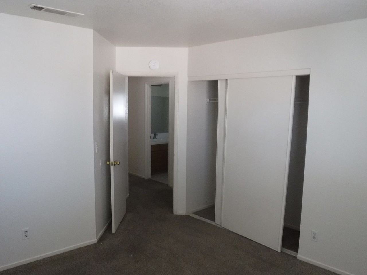 1116 Daytona Ln - Photo 7 of 12