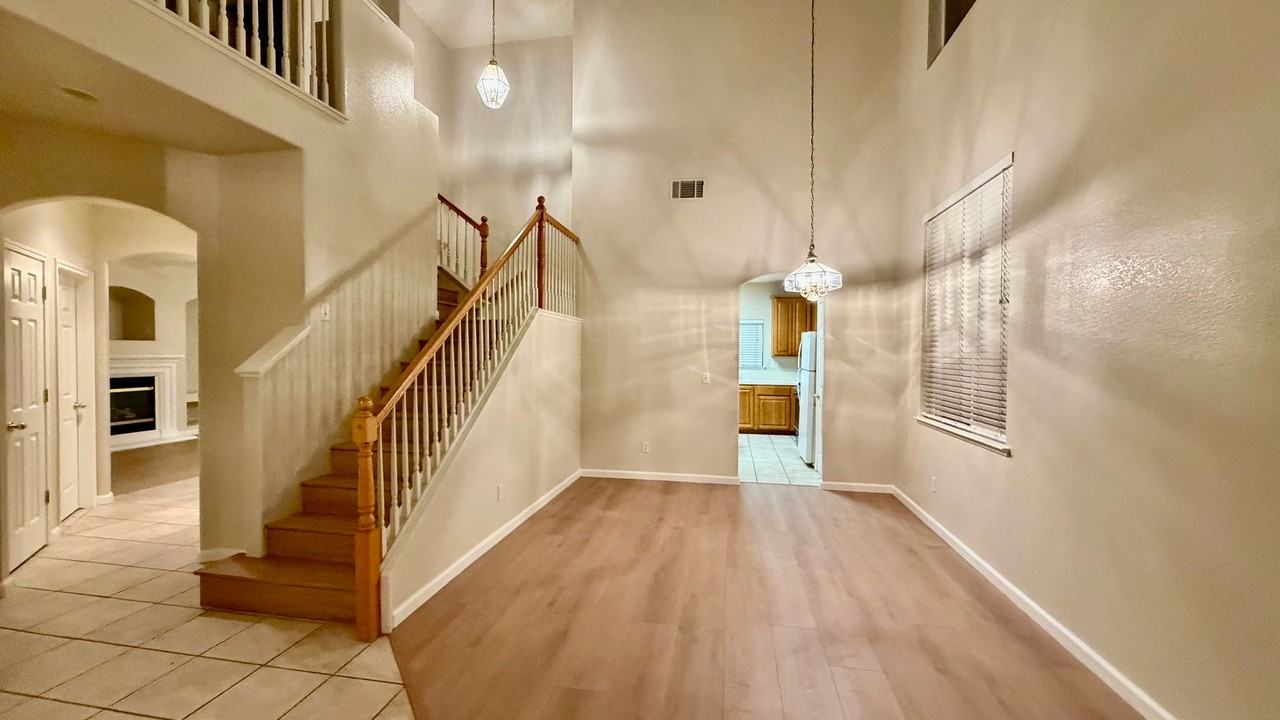 2958 Maybrook Dr - Photo 5 of 46