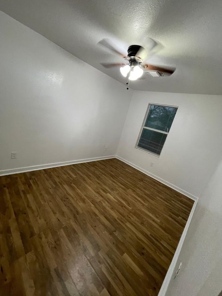 621 W Bullock St - Photo 3 of 7