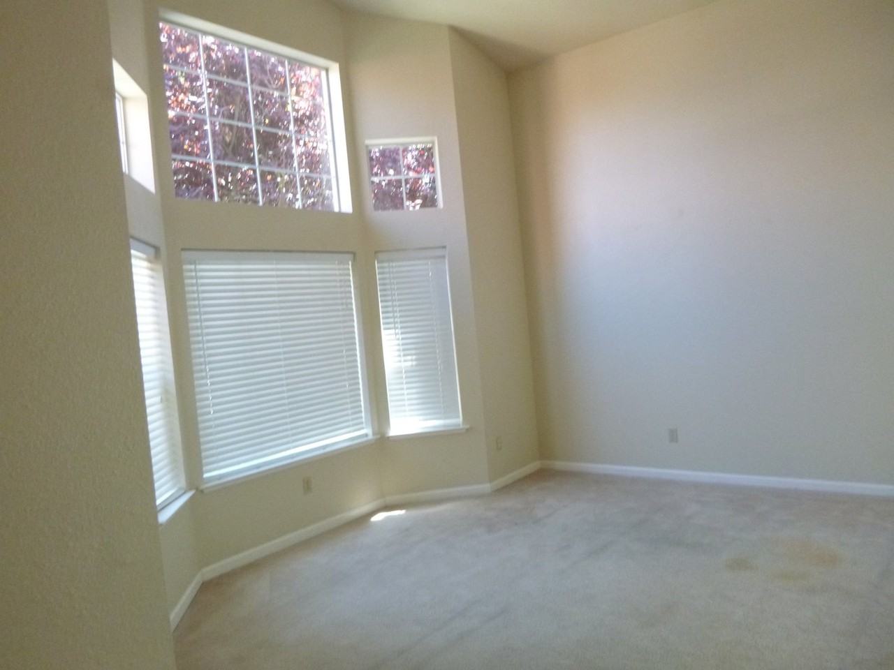 1897 Autumnwood Dr - Photo 2 of 9