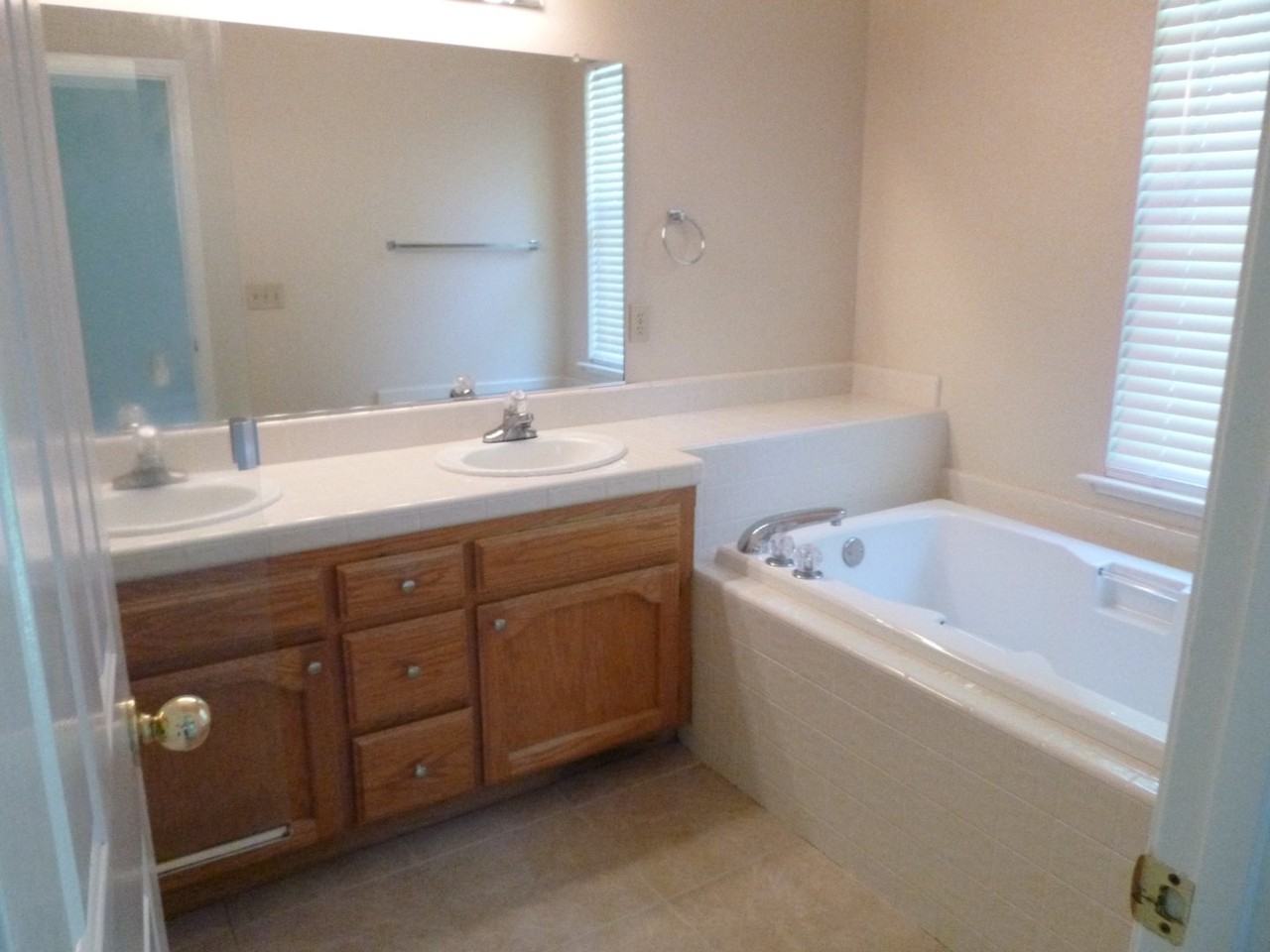 1897 Autumnwood Dr - Photo 7 of 9
