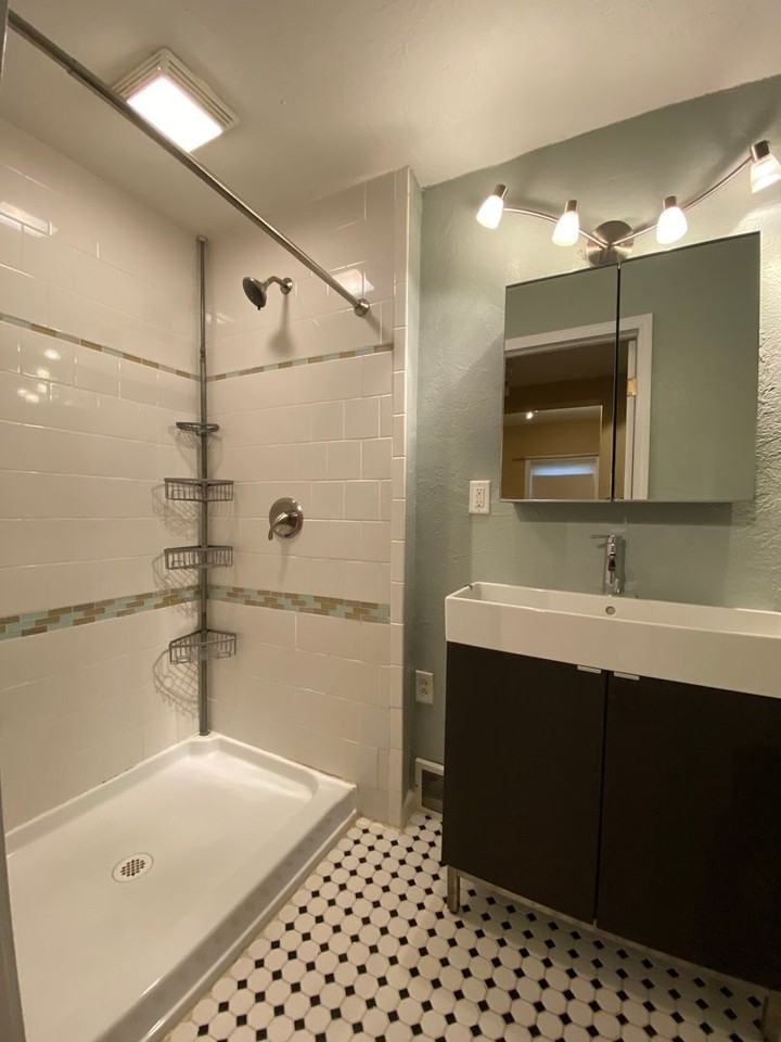 2333 Spring St - Photo 5 of 28