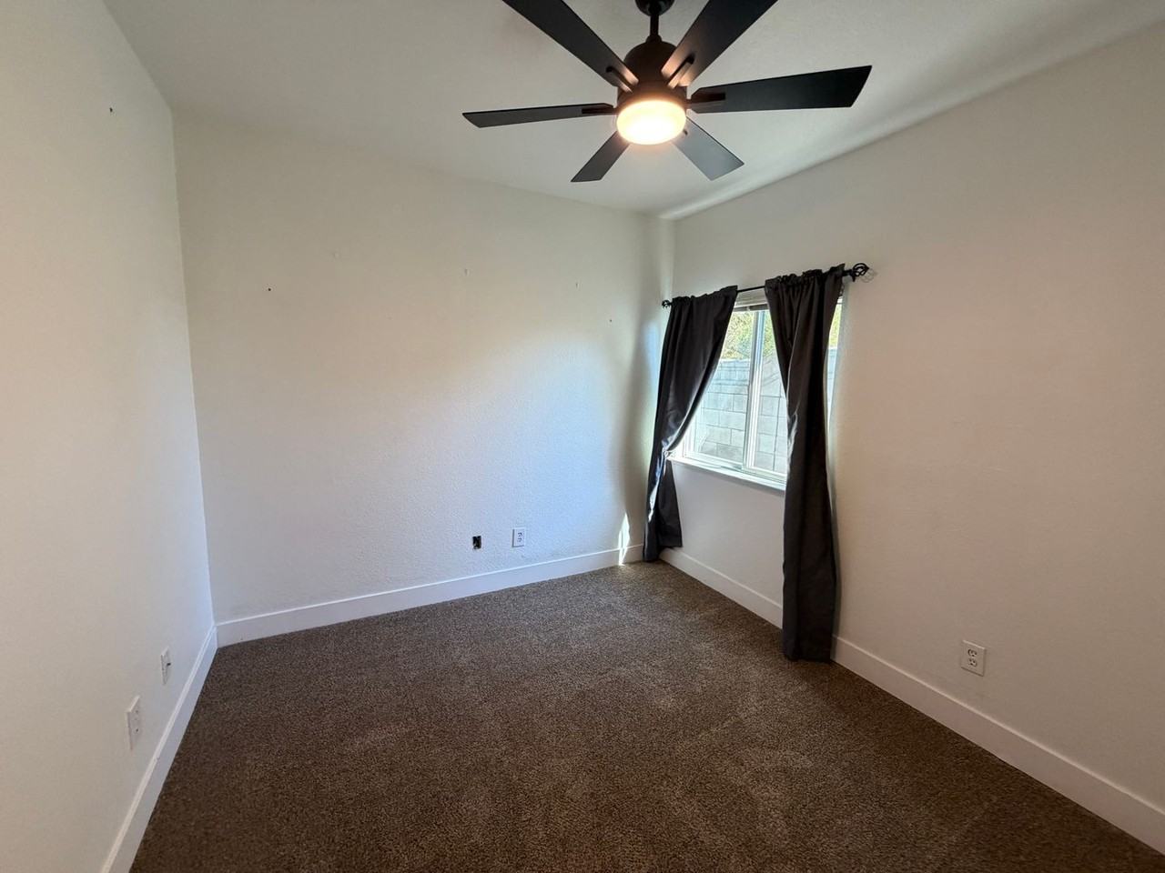 7487 Masters St - Photo 4 of 30