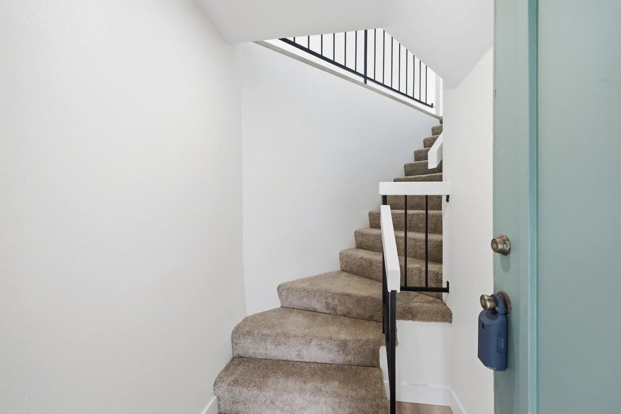3664 Sunset Ln - Photo 2 of 24
