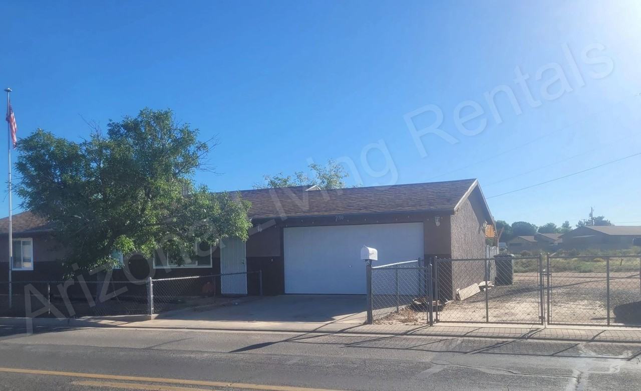 2210 Harrison St - Photo 3 of 3