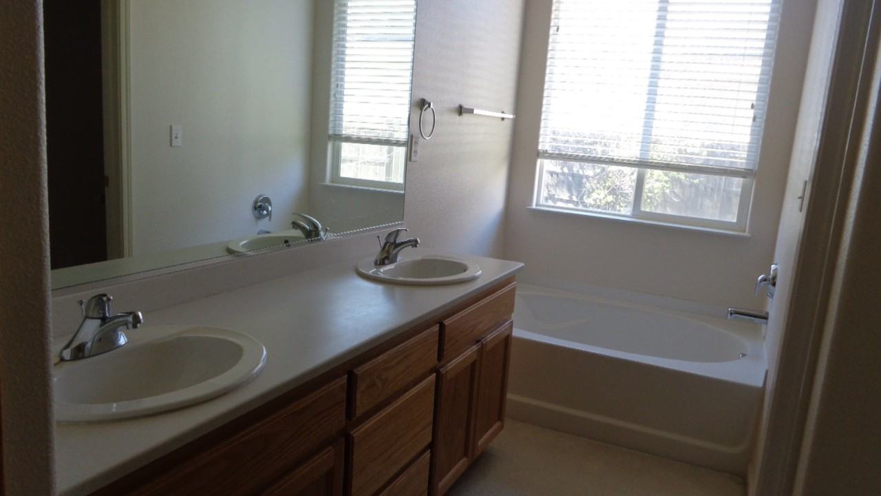 1888 Andross Ave - Photo 3 of 12