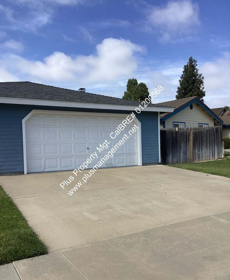 841 Blue Ridge Dr - Photo 2 of 49