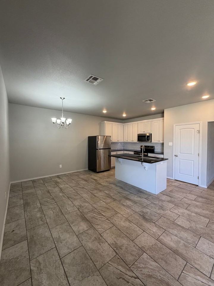 1406 16th St - Photo 2 of 11