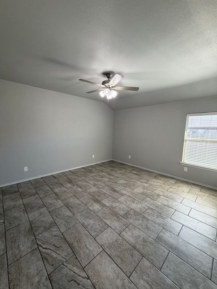 1406 16th St - Photo 3 of 11