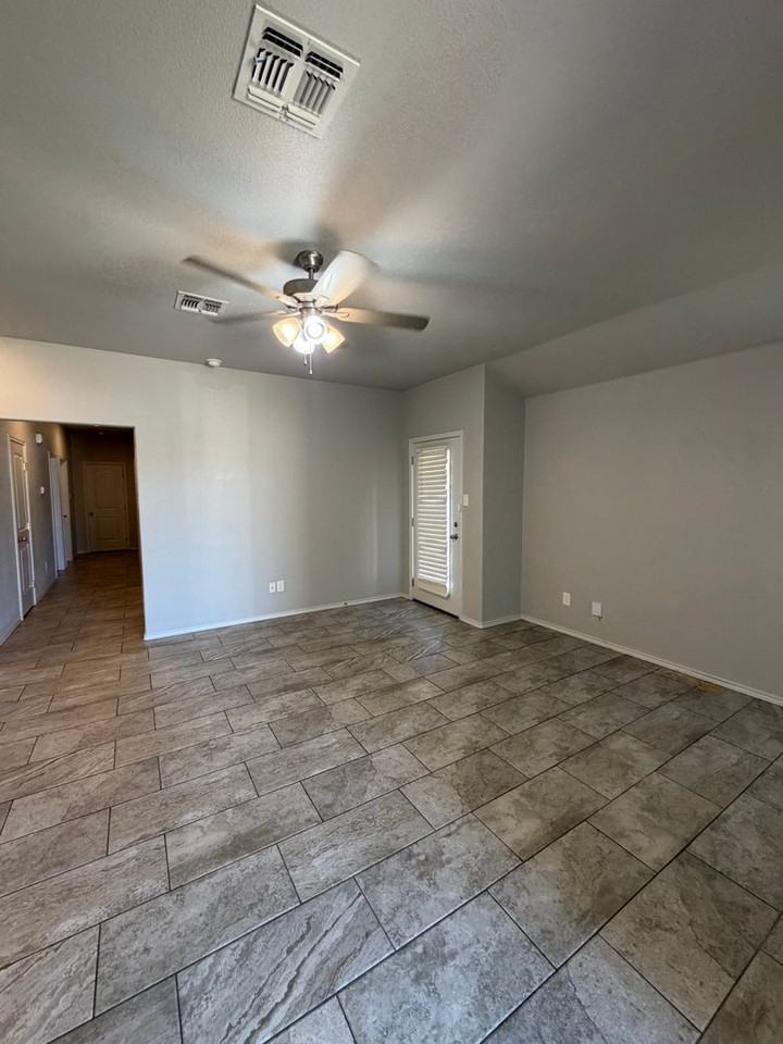 1406 16th St - Photo 4 of 11