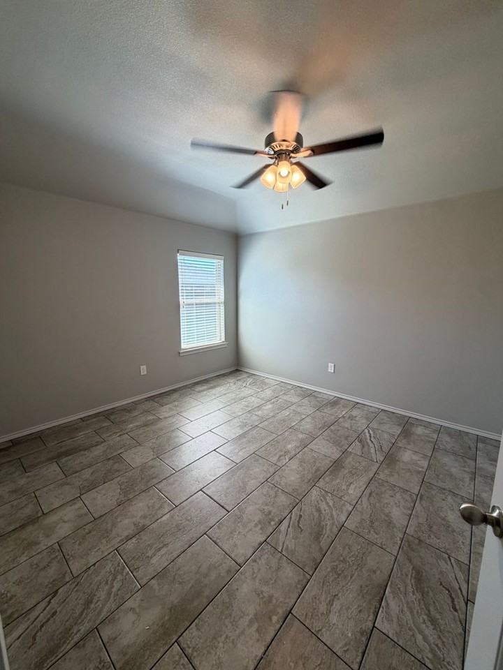 1406 16th St - Photo 7 of 11