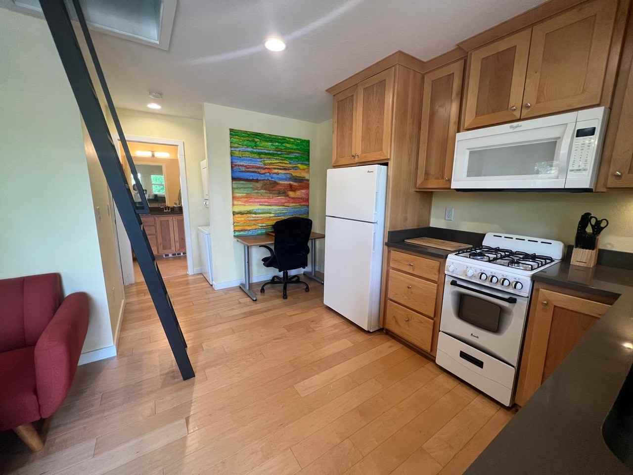 872 Siskiyou Blvd - Photo 3 of 11