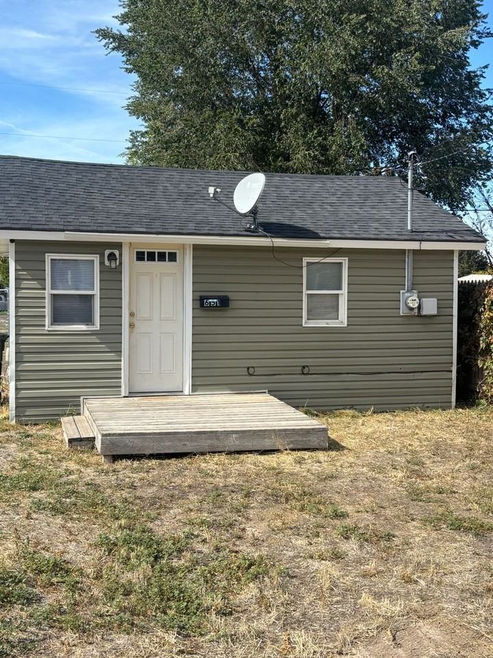 651 Mckinley Ave - Photo 2 of 9