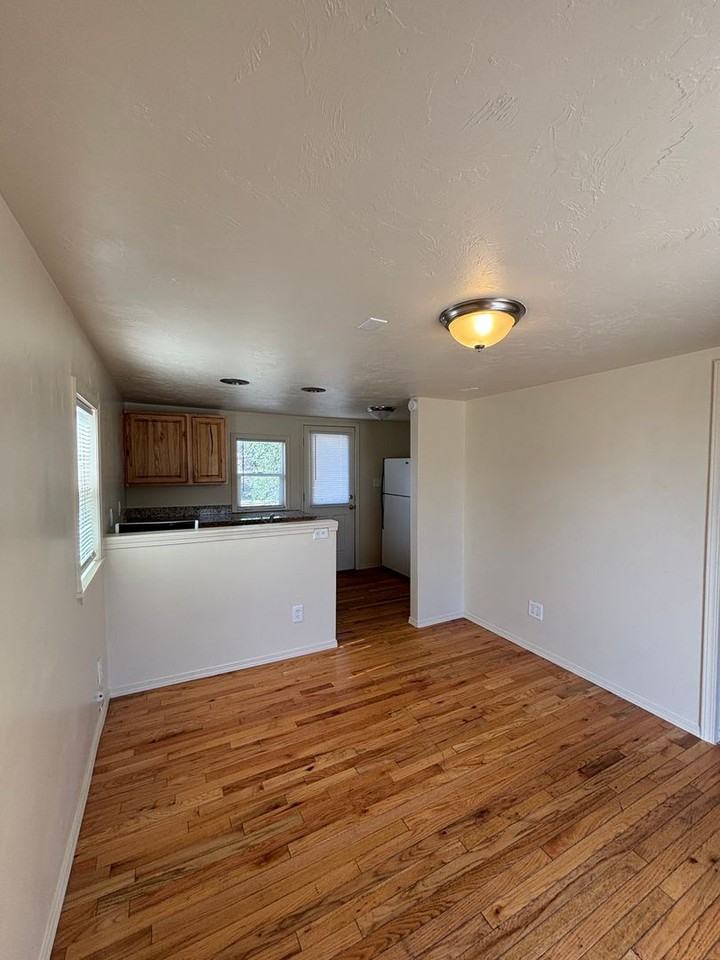 651 Mckinley Ave - Photo 3 of 9