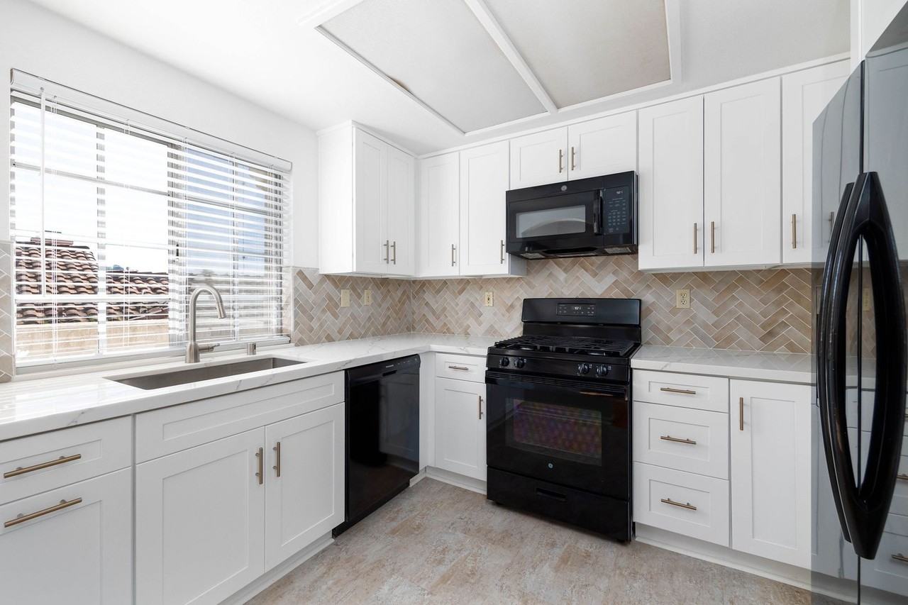 740 Breeze Hill Rd #162 - Photo 4 of 12