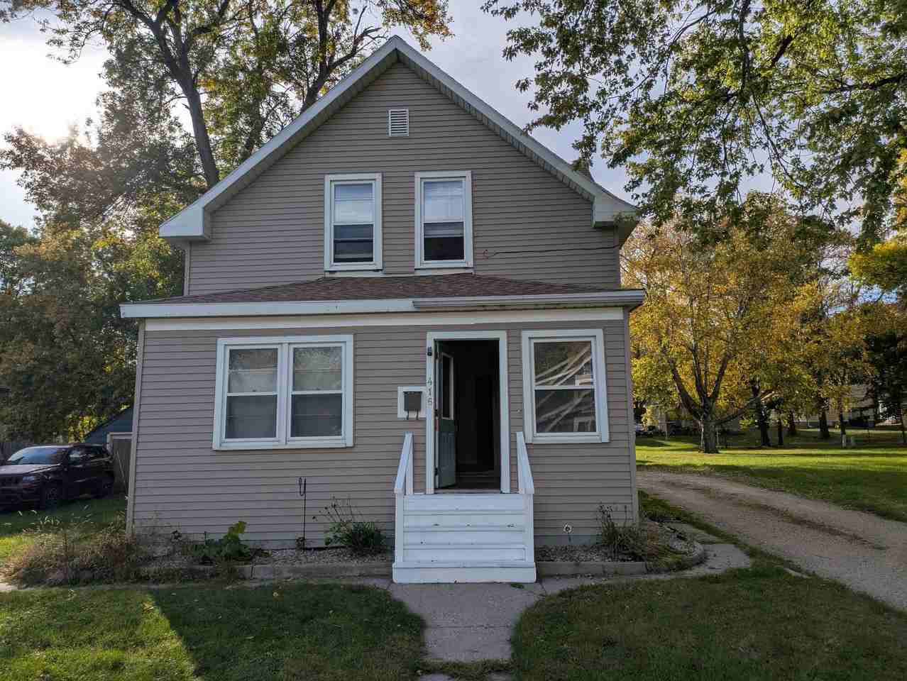 416 Charlotte St Se - Photo 2 of 32