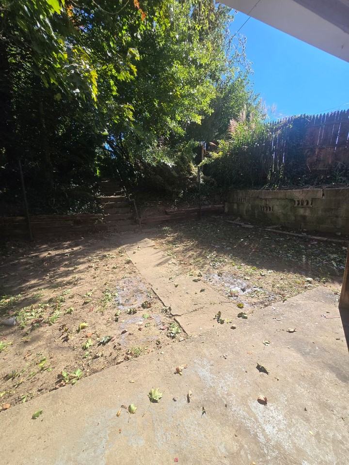1920 Victoria Ave - Photo 3 of 11