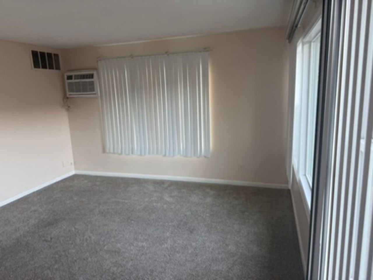 222 W 2nd St - Photo 2 of 8