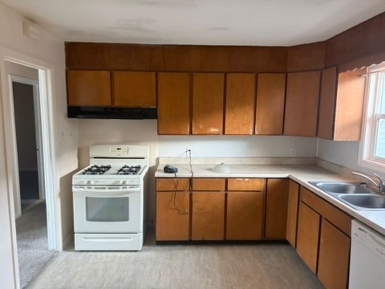 222 W 2nd St - Photo 3 of 8