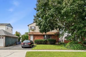 featured image of 215 Warwick Ave