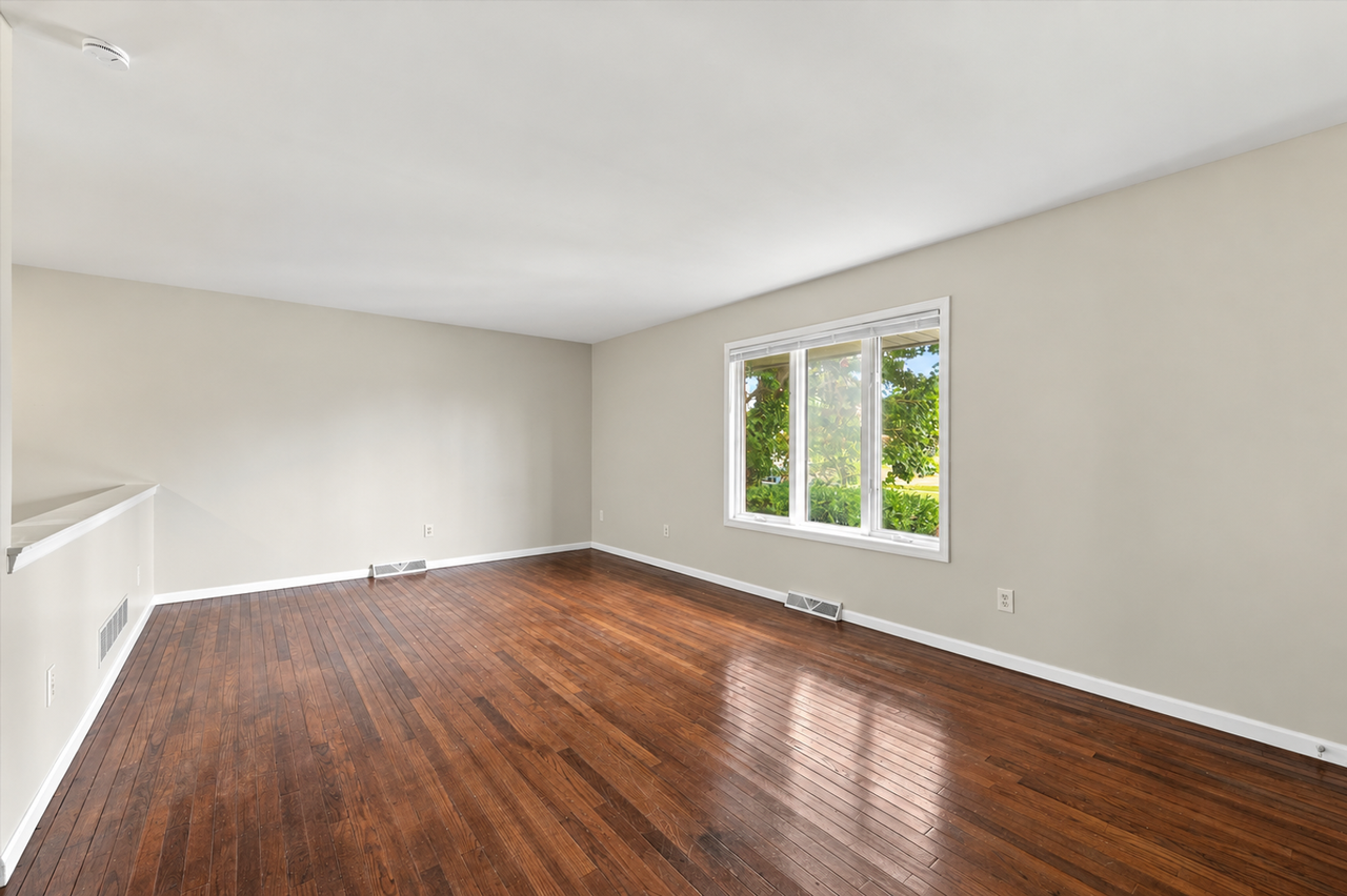 215 Warwick Ave - Photo 4 of 15