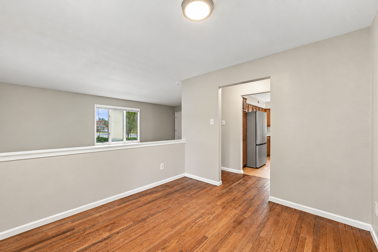 215 Warwick Ave - Photo 5 of 15