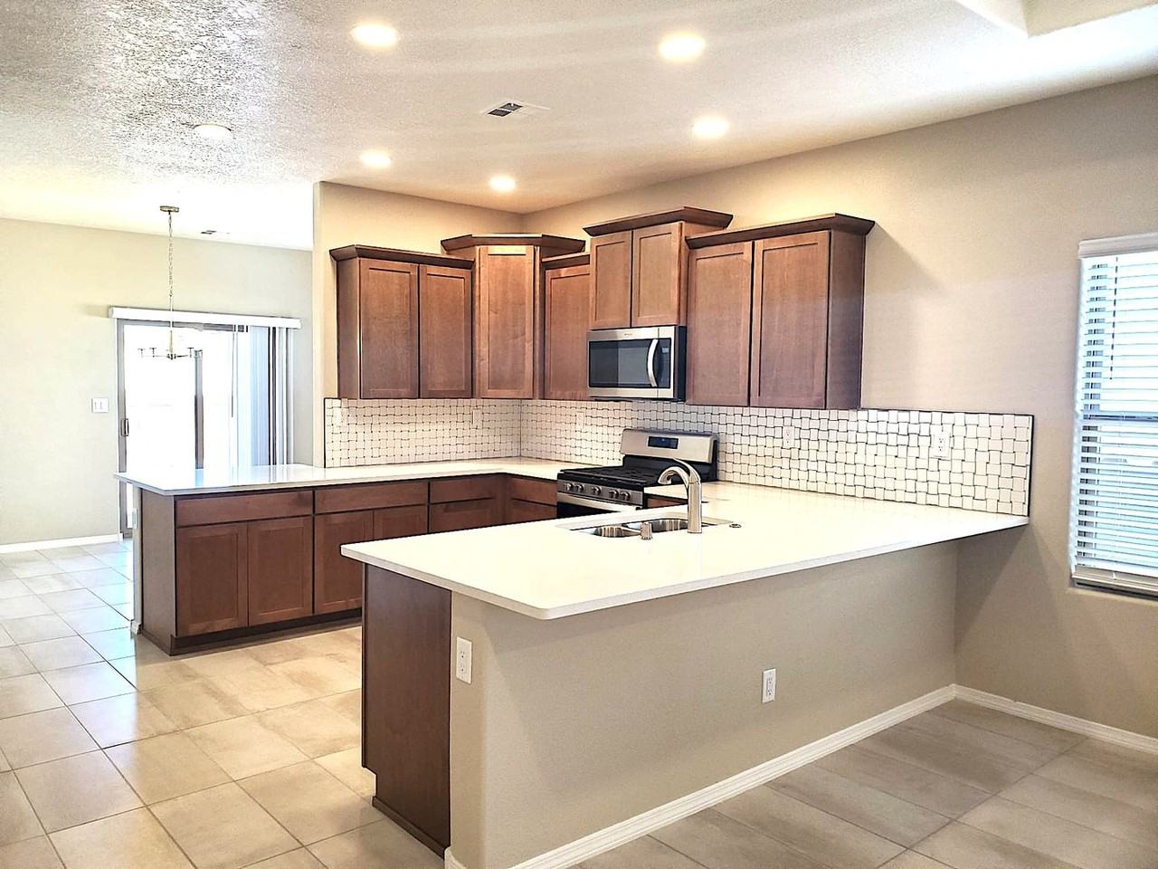 1711 Camino Rustica Sw - Photo 4 of 20