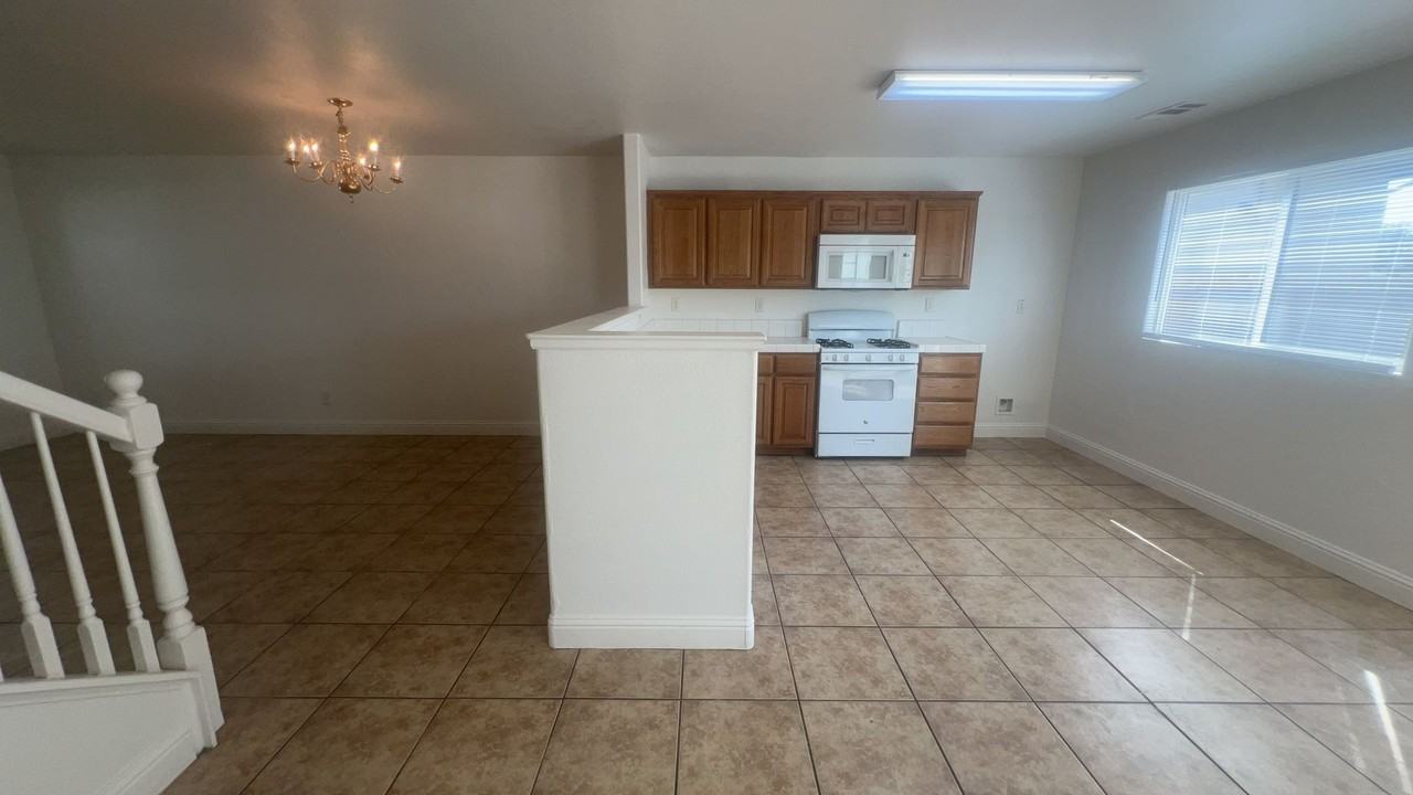 133 Pyramid Ct - Photo 2 of 9