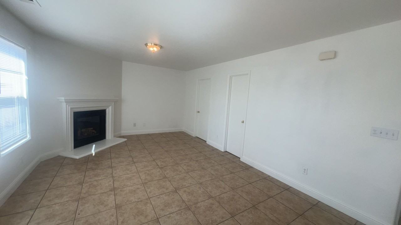 133 Pyramid Ct - Photo 3 of 9