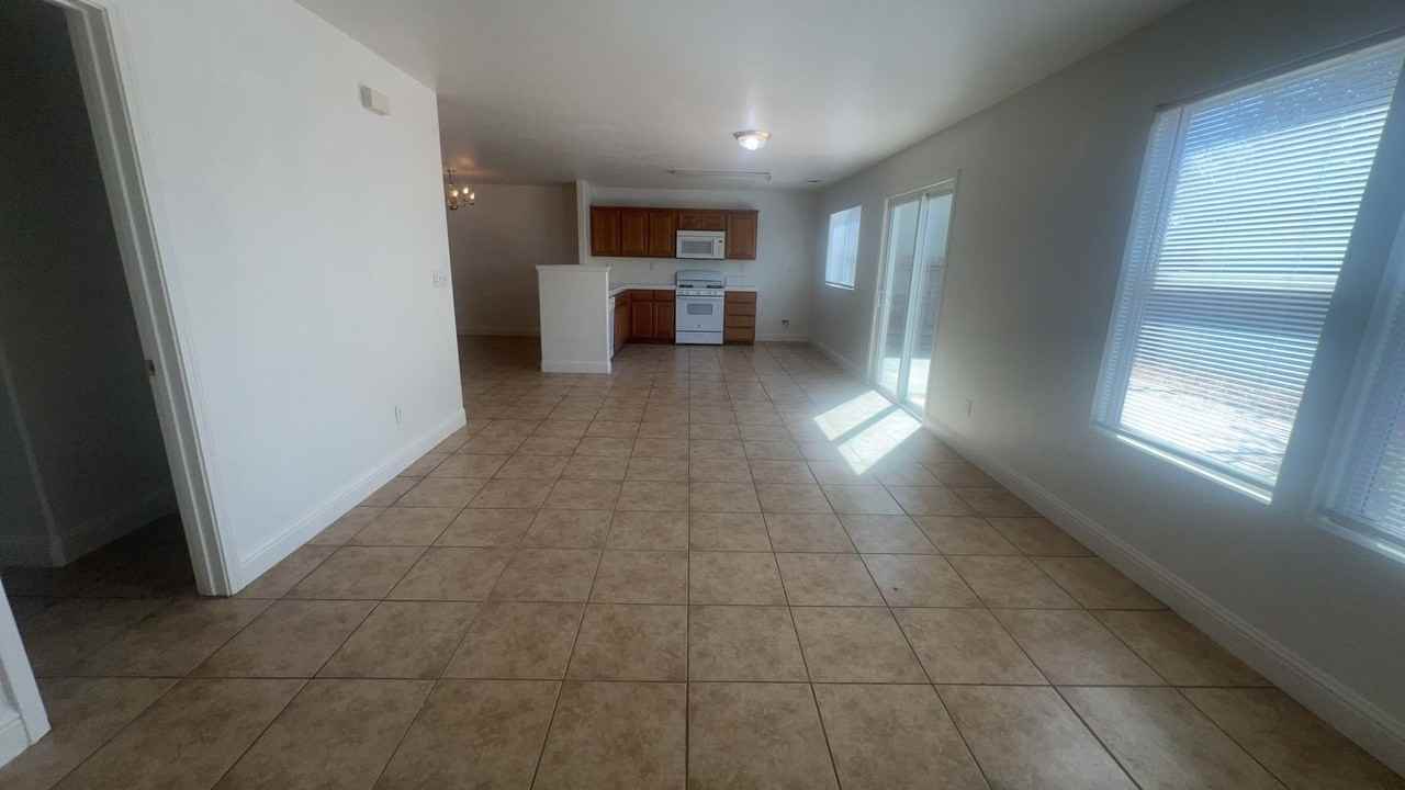133 Pyramid Ct - Photo 4 of 9