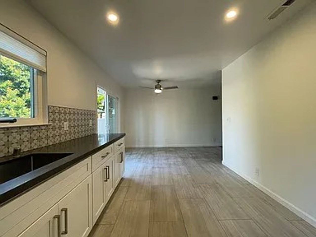 30 Saw Mill Ct - Photo 4 of 16