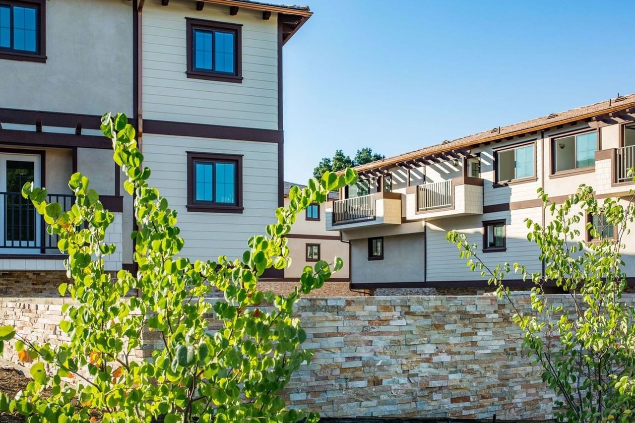 Chesebro Luxury Townhouses - Photo 2 of 40