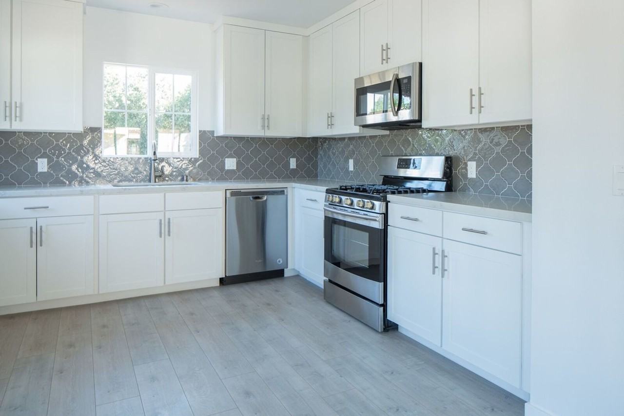 Chesebro Luxury Townhouses - Photo 4 of 40