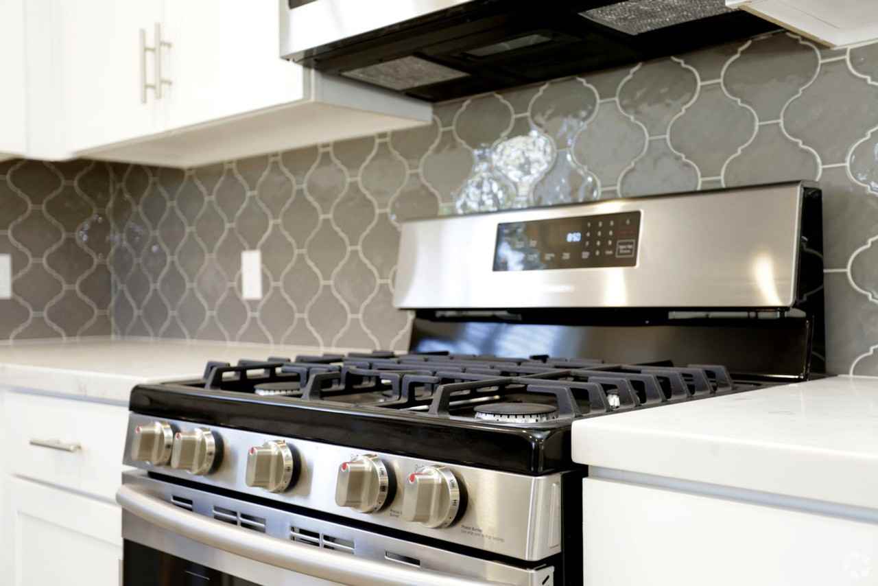 Chesebro Luxury Townhouses - Photo 6 of 40