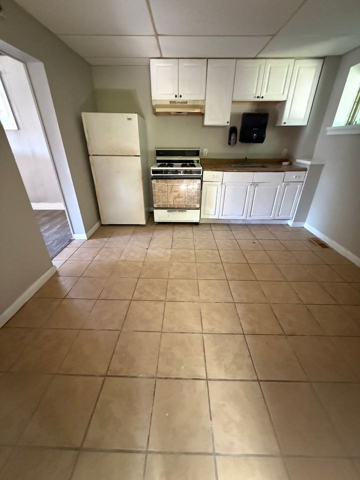 101E 1st Ave - Photo 4 of 10