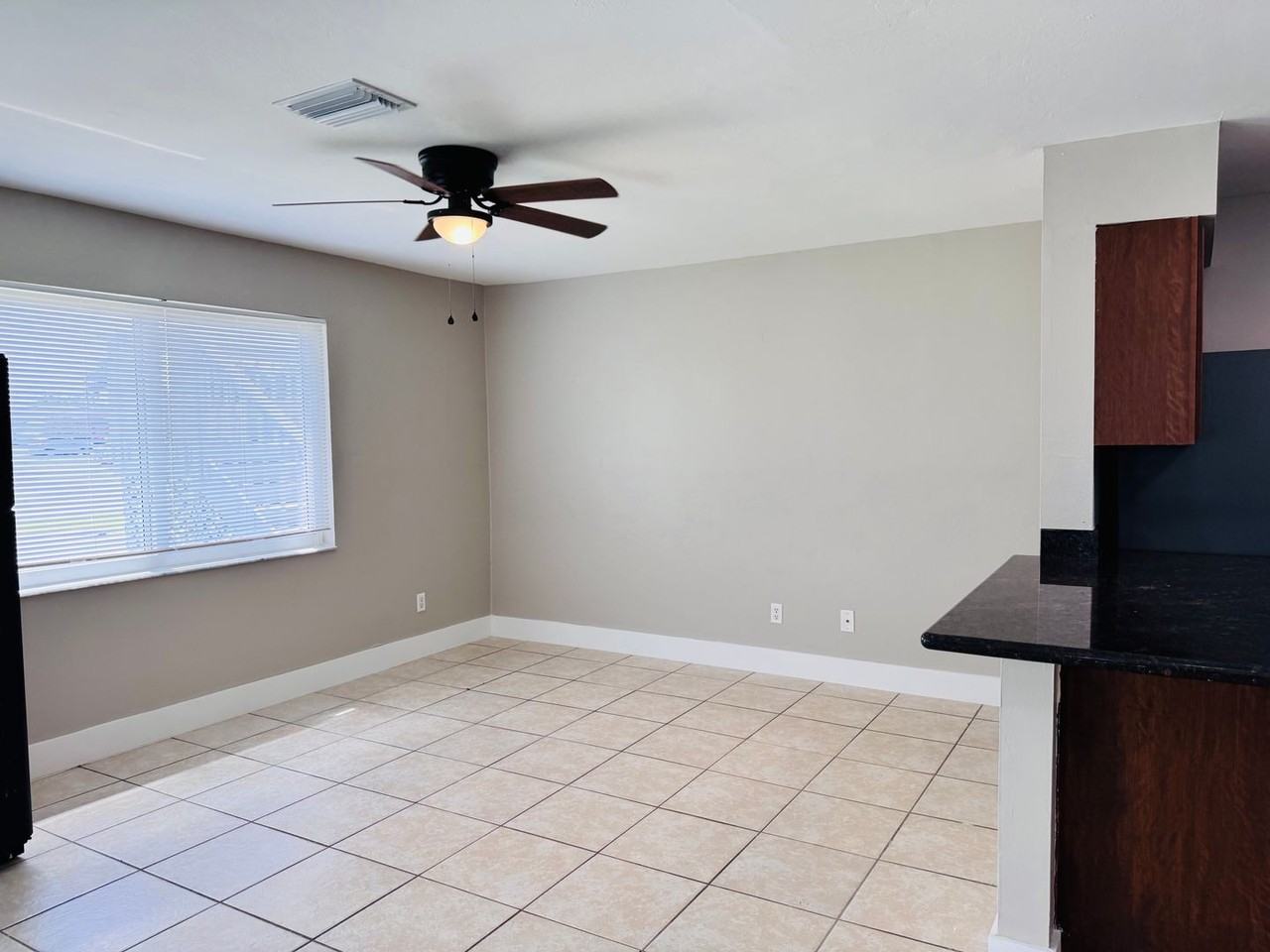 2114 Sw 7th Pl - Photo 4 of 27
