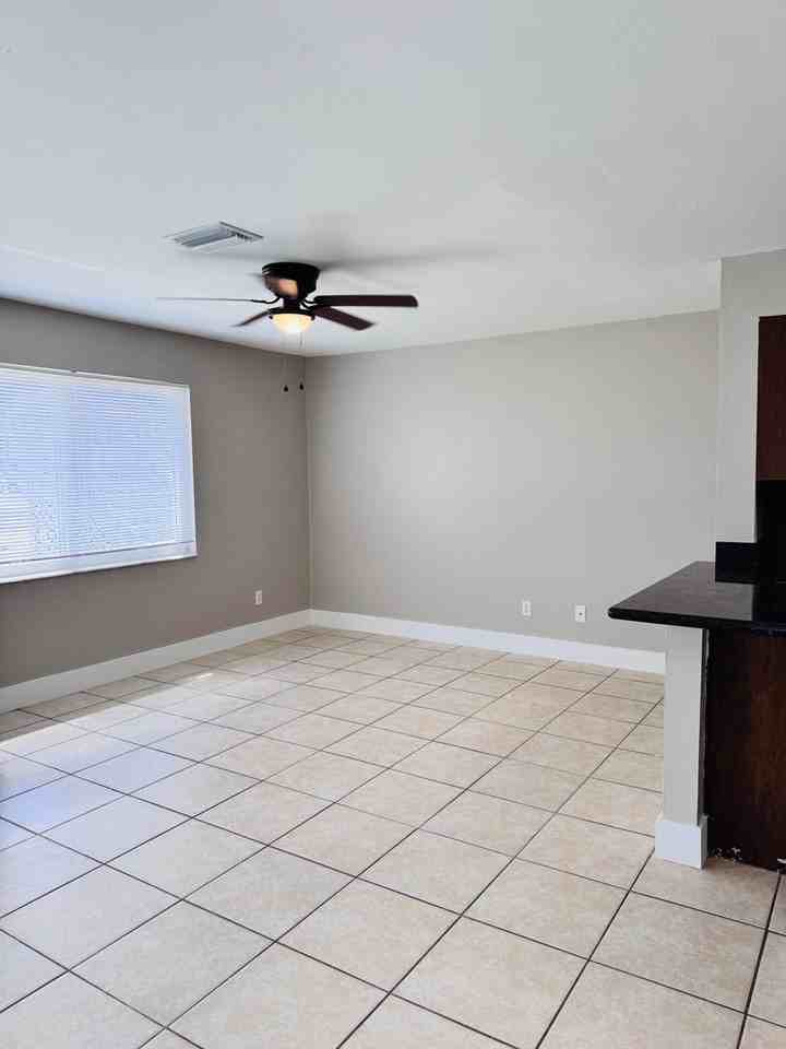 2114 Sw 7th Pl - Photo 5 of 27