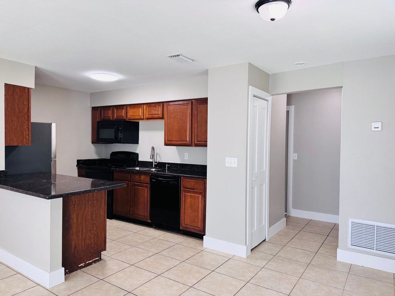 2114 Sw 7th Pl - Photo 6 of 27