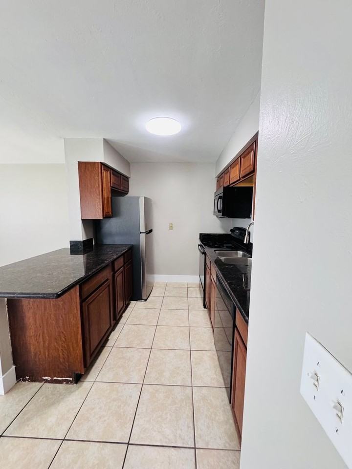 2114 Sw 7th Pl - Photo 7 of 27
