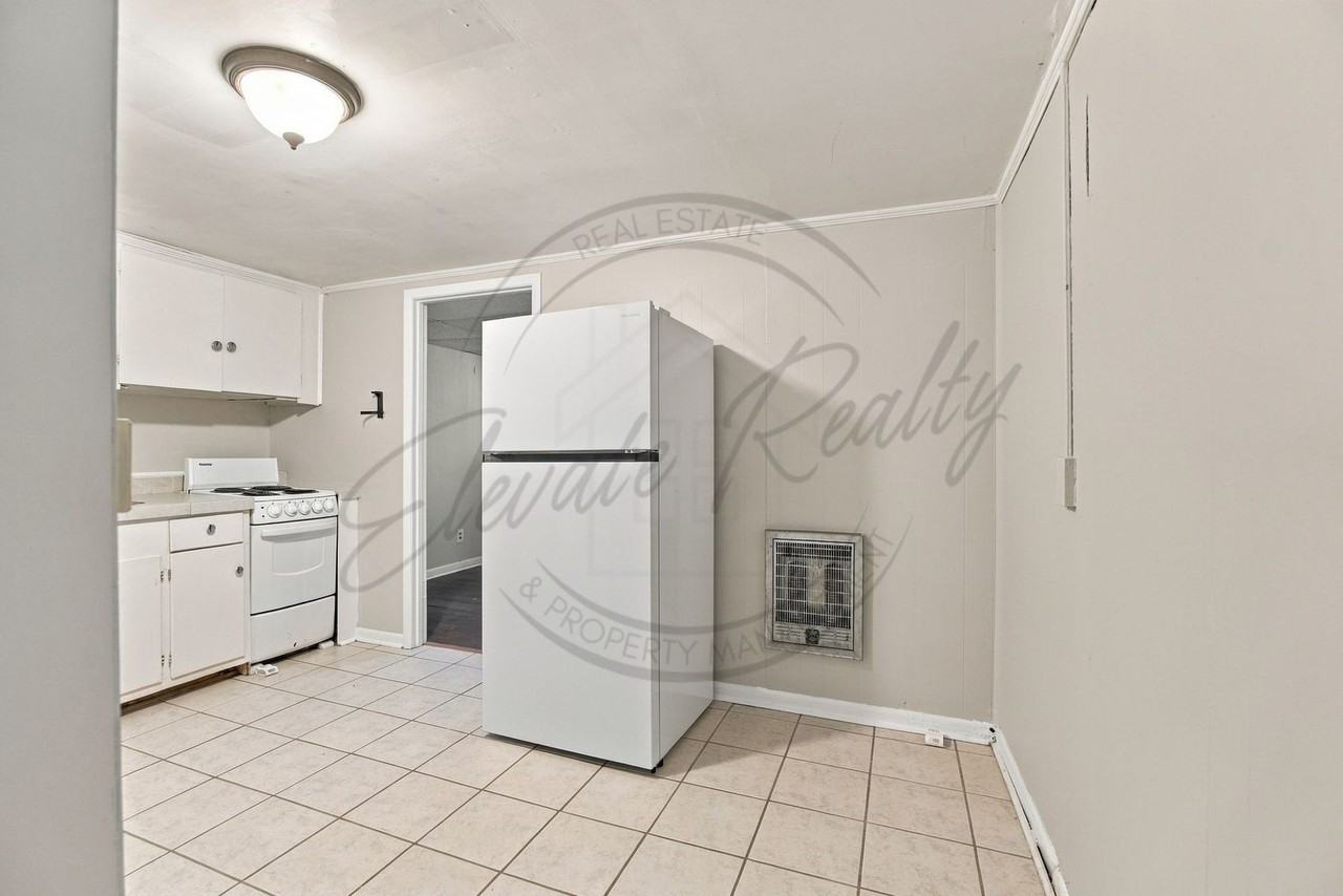 114 E 17th St #1B - Photo 3 of 17