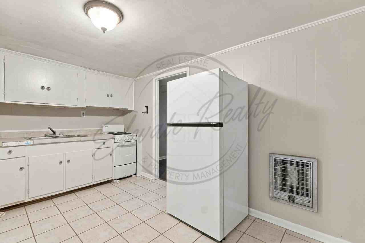 114 E 17th St #1B - Photo 4 of 17