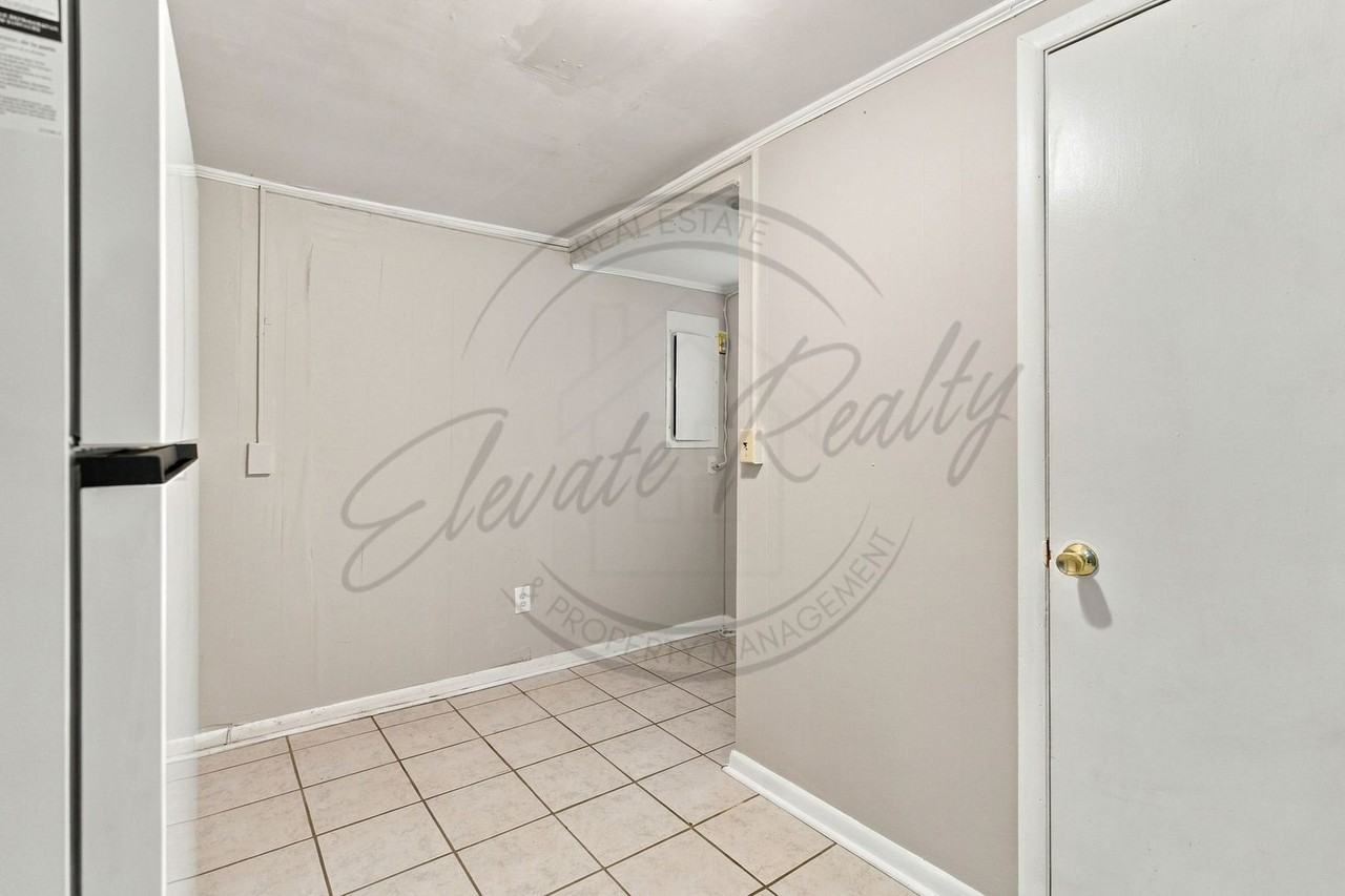 114 E 17th St #1B - Photo 7 of 17