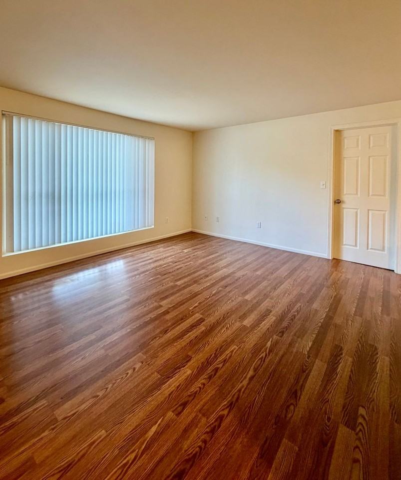11012 Ne 68th St #510 - Photo 2 of 14
