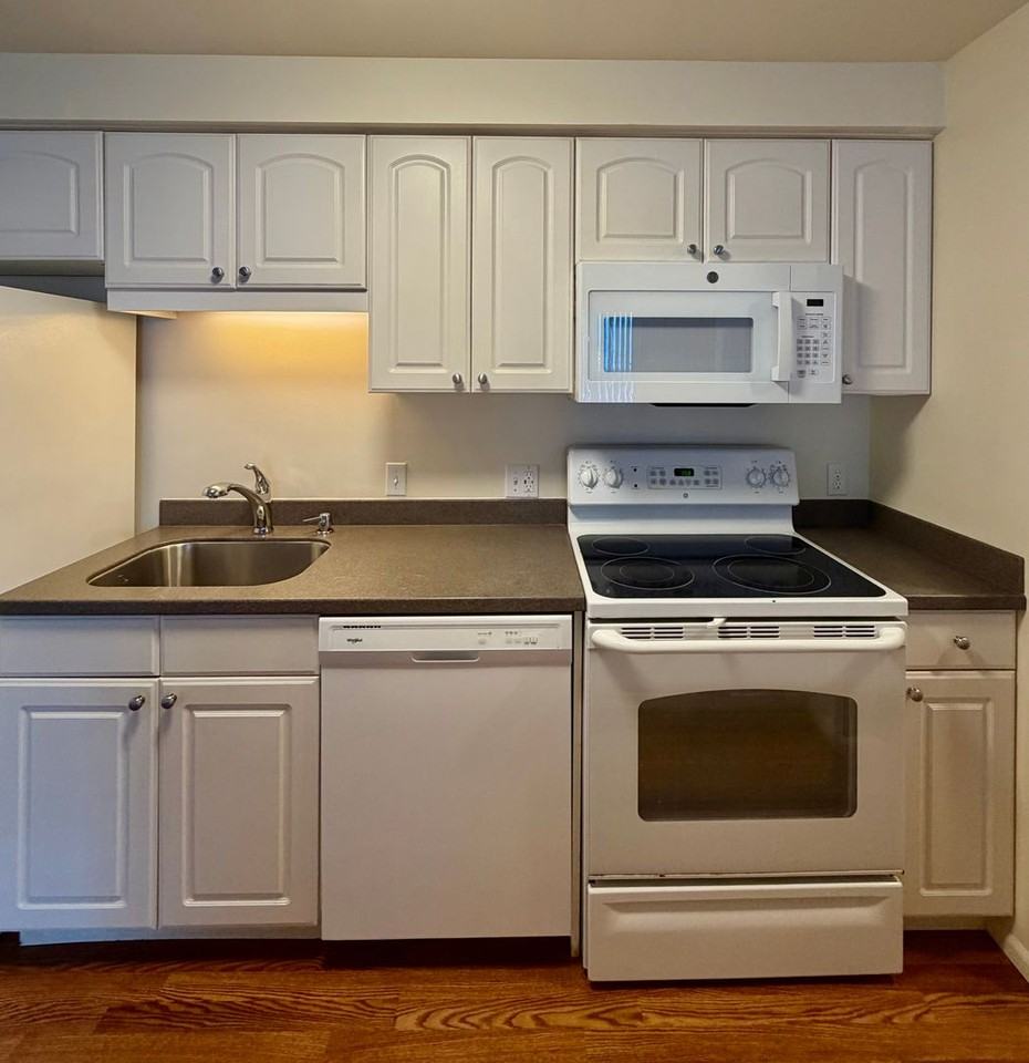 11012 Ne 68th St #510 - Photo 5 of 14