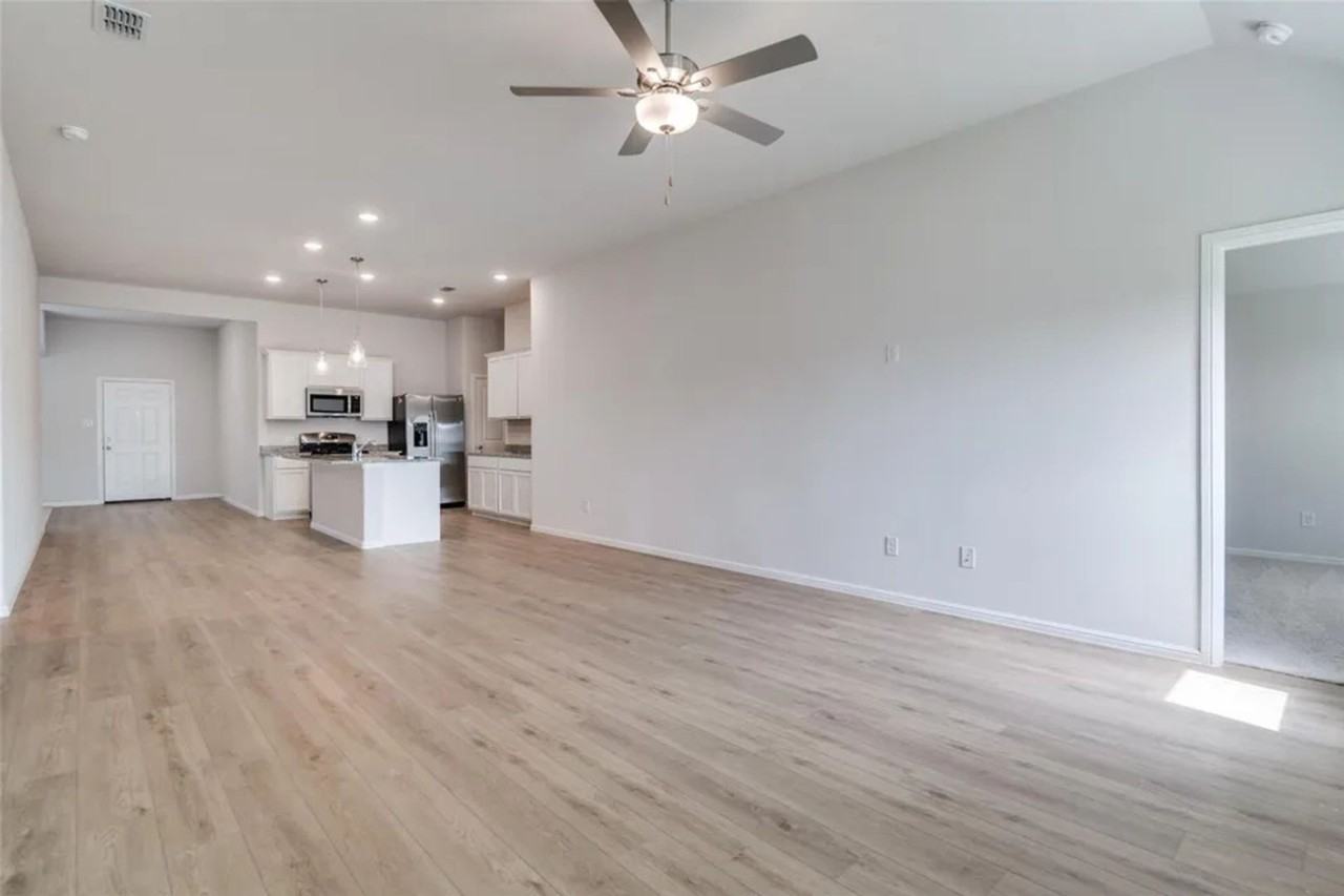 213 Corcovado Ave - Photo 3 of 25