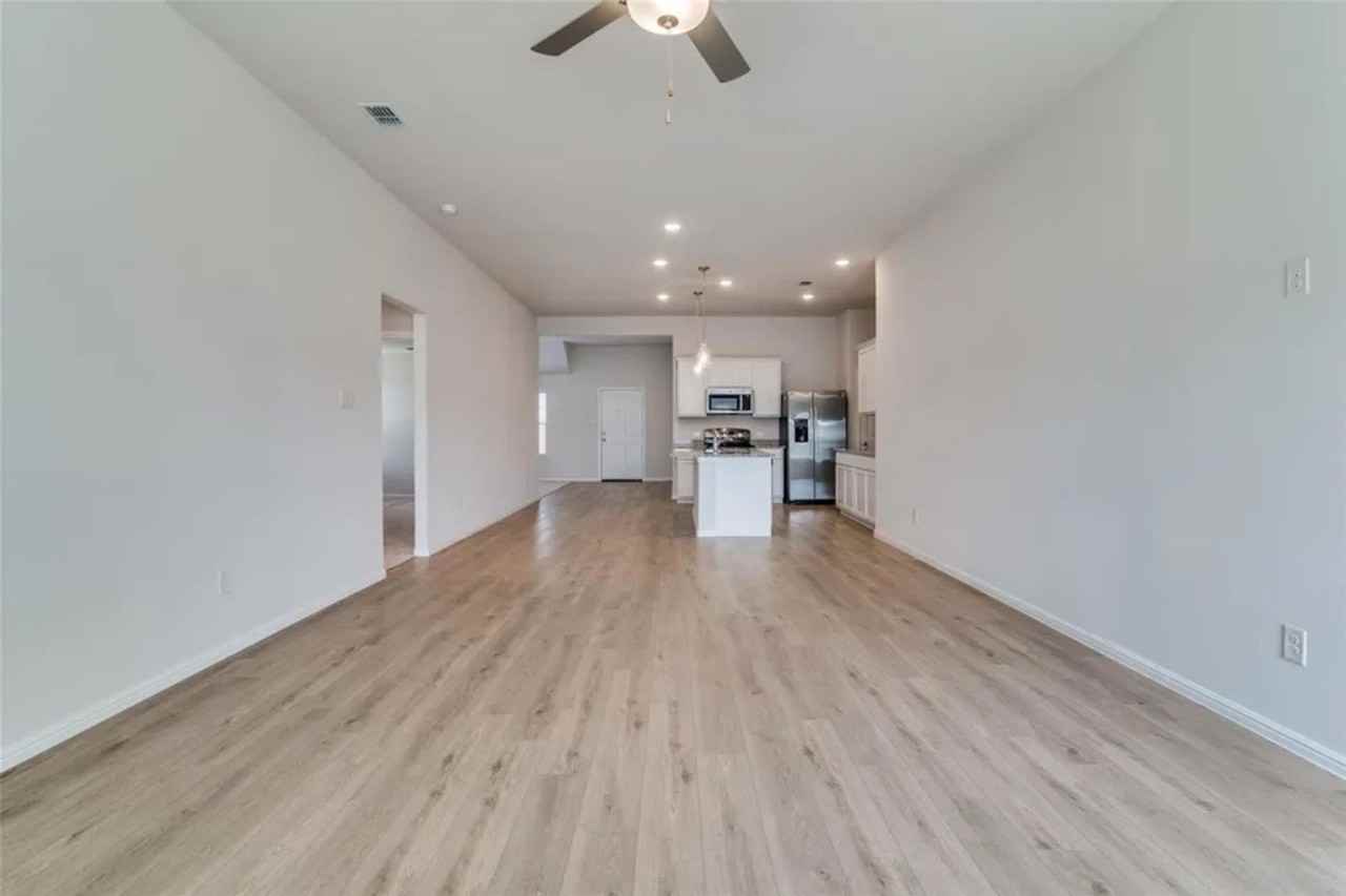 213 Corcovado Ave - Photo 4 of 25