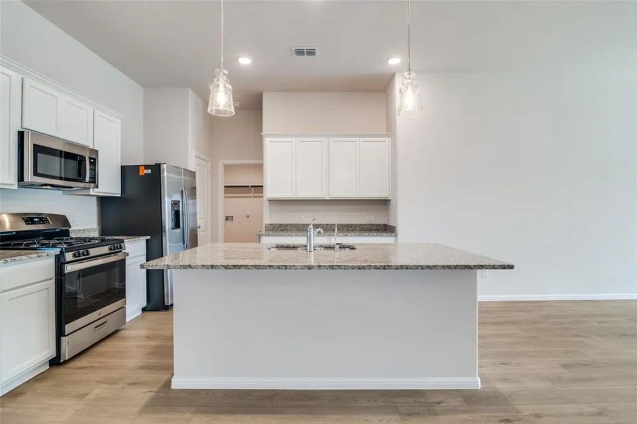 213 Corcovado Ave - Photo 5 of 25